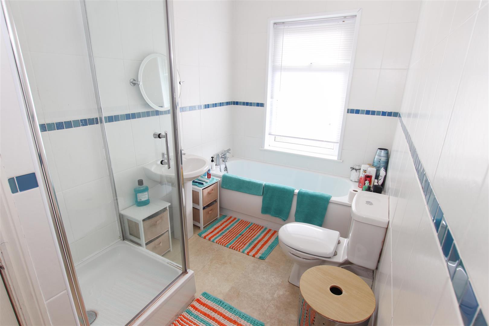 FIRST FLOOR BATHROOM